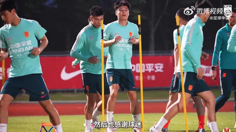 总决赛G5:马刺主场强压尼克斯 文班哈珀发挥出色,福克斯拖后腿