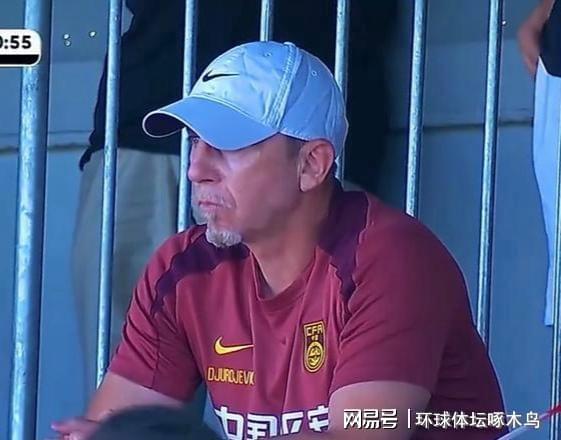 来真的?一马刺球迷报警让警察把福克斯抓起来