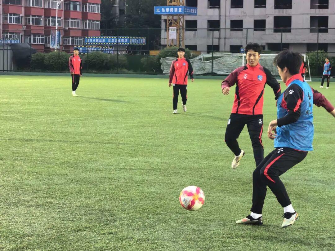 罗涵博文谈战国安：后防众志成城、齐心协力，我觉得能顶一顶